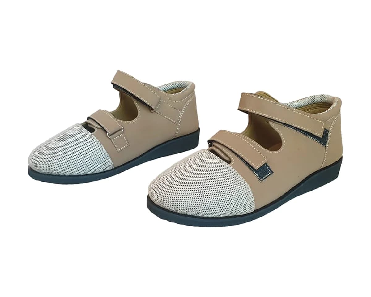 Heel-Counter Sandal · Ladies in Beige
