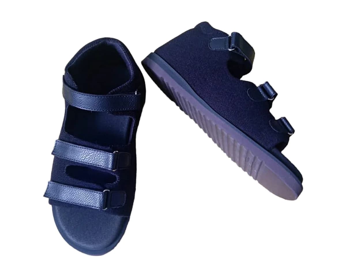 Surgical-Style Shoe · Gents in Navy